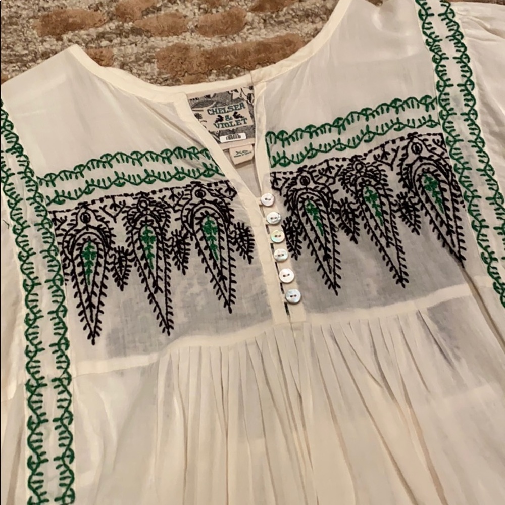 Chelsea & Violet Embroidered Top- XS EEUC - Picture 2 of 5